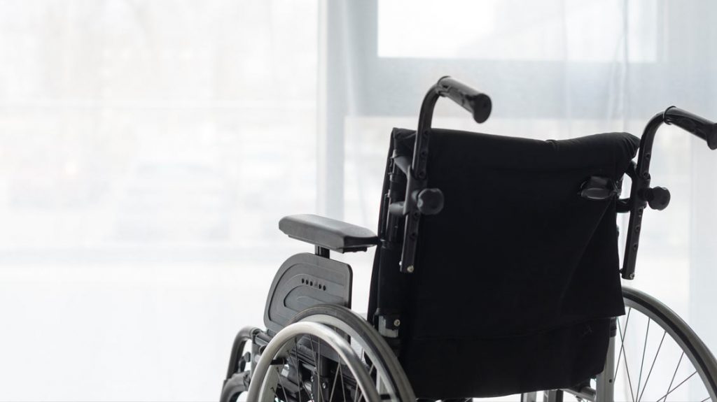 Condomínios de Vila Velha obrigados a disponibilizar cadeira de rodas
